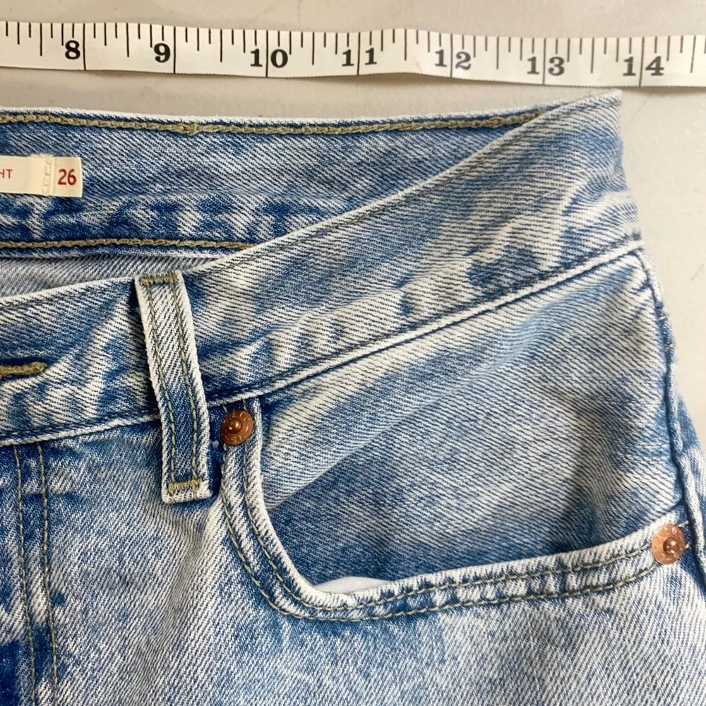 Levi’s Distressed Straight Leg Jeans Women’s Size 26‎ Medium Wash Flap Pocket